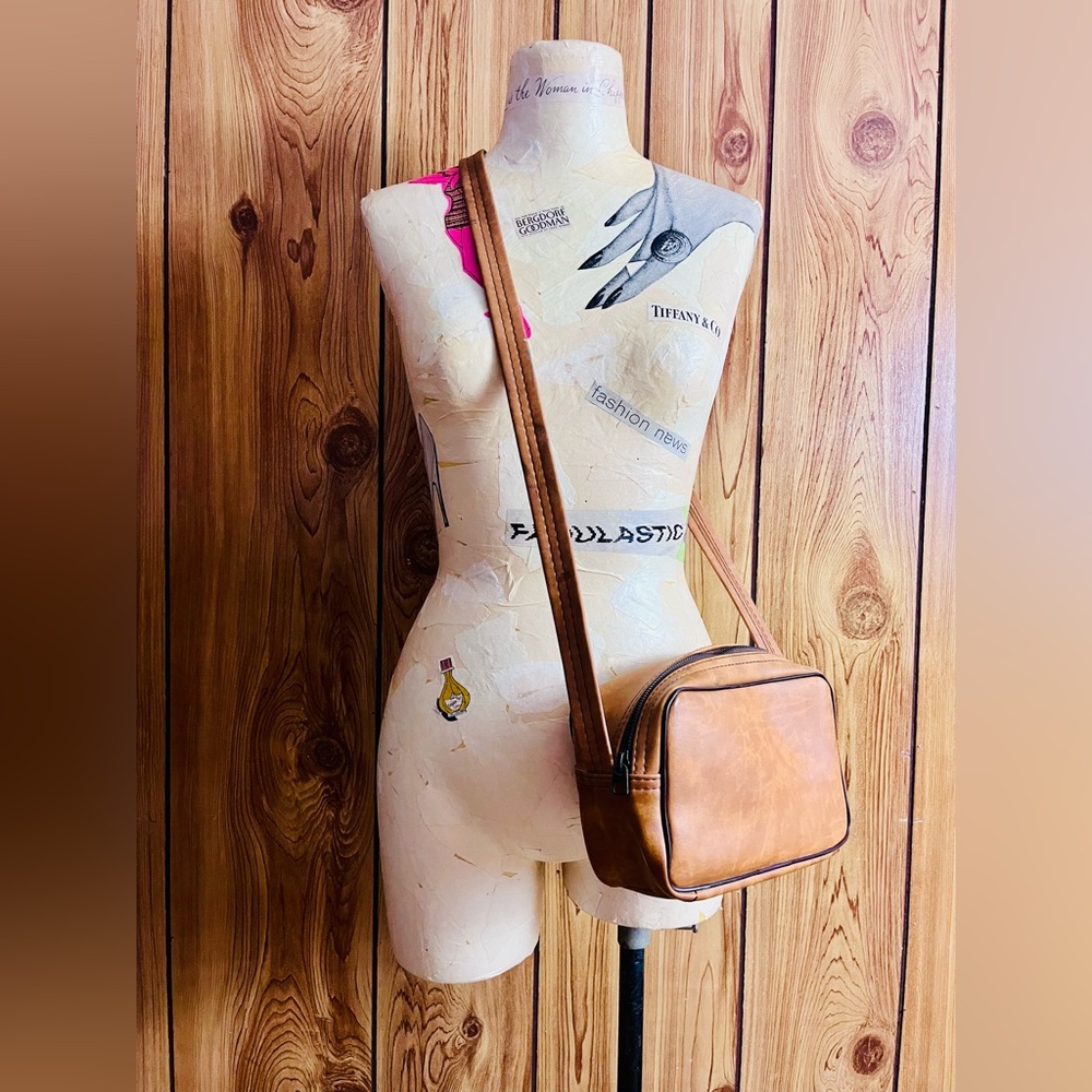 LAST CHANCE 🌈 VTG 1980s Tan Vinyl Crossbody Bag
